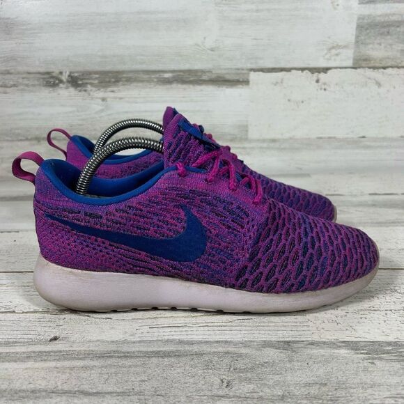Nike Shoes - Assistant Womens 8.5‎